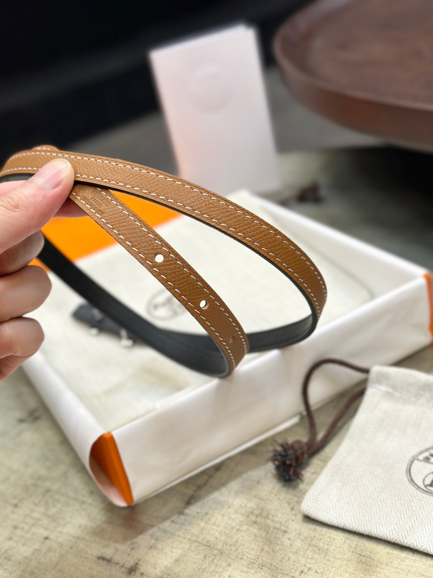 HM FOCUS BUCKLE & REVERSIBLE BLACK AND TAWNY BROWN LEATHER STRAP 13MM COPPER HARDWARE